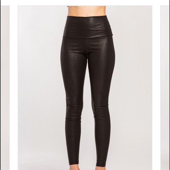 Snakeskin Embossed Leggings - Picture 3 of 7